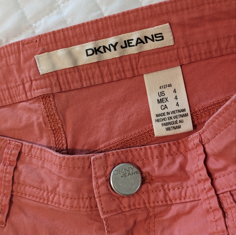 DKNY Shorts 4 - Picture 2 of 4